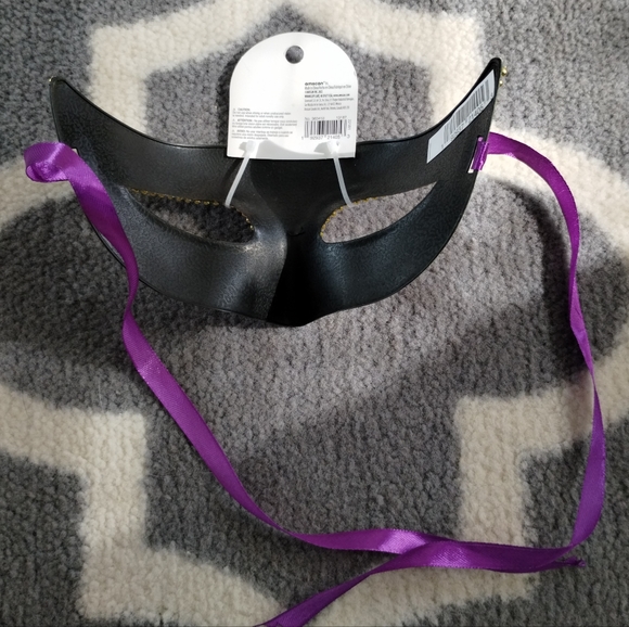 New Mardi Gras Mask/Masquerade mask - Picture 5 of 11
